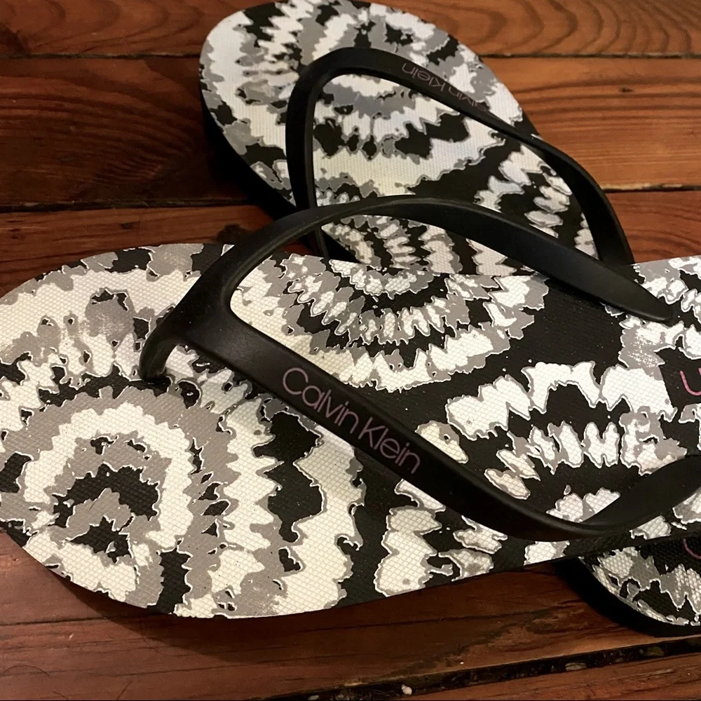 Calvin Klein Sham Tie Dyed Flip Flops Black Size 10 NWT